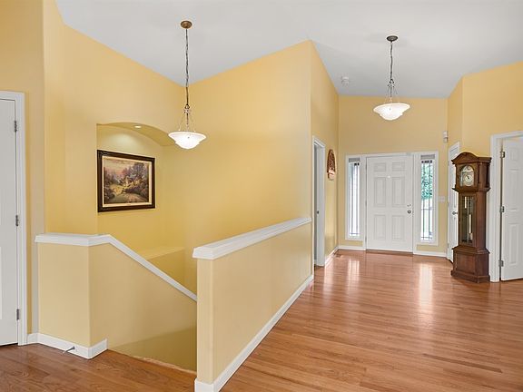 4th image of 5122 S Fairfax Ln