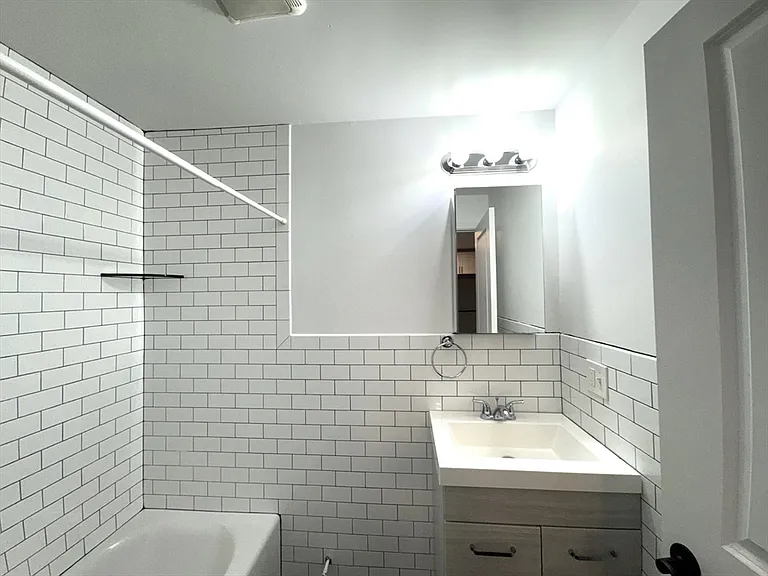 625 Main St #4 — Photo 4