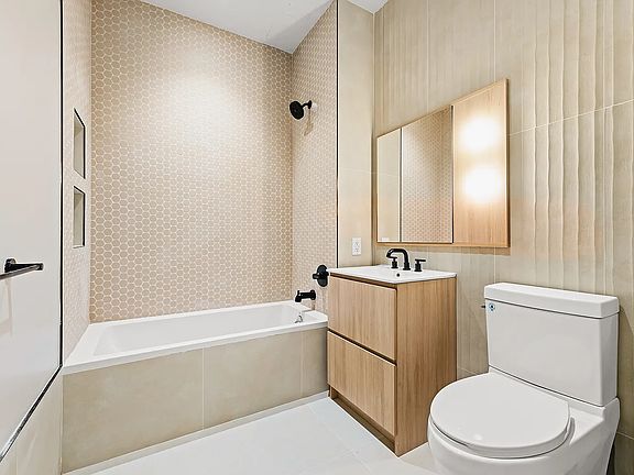 4th image of 733 Lincoln Pl #1421