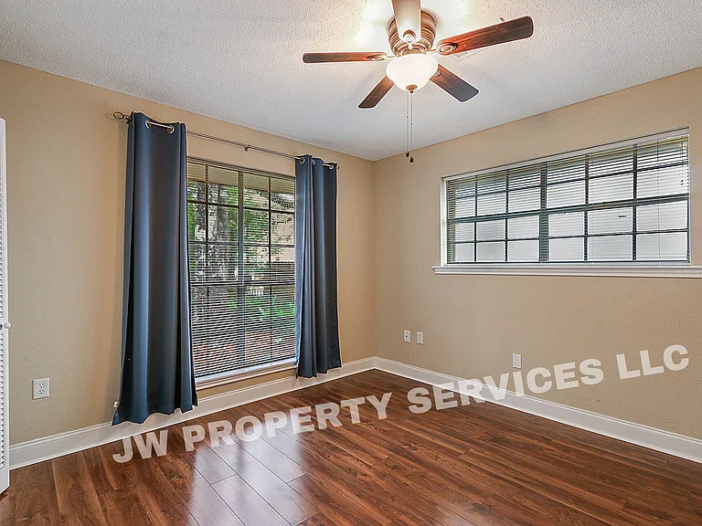 1915 S Jahncke Ave — Photo 6