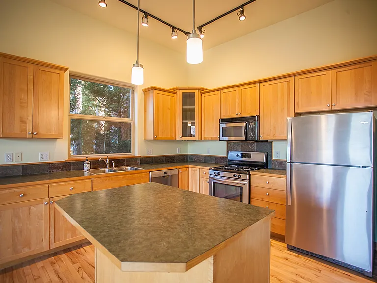 2160 Salmon Ln — Photo 2