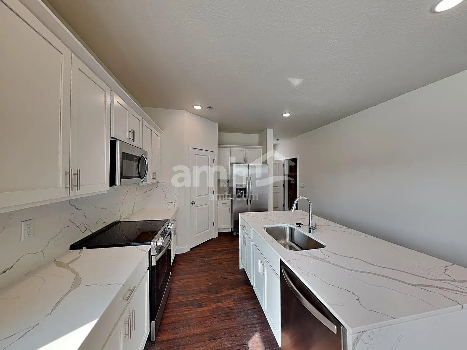 6 bed, 3.5 bath, 2443 sqft, $3,075 — Photo 4