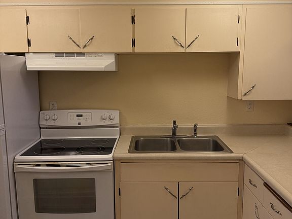 3rd image of 660 Fairbanks St #C9c9
