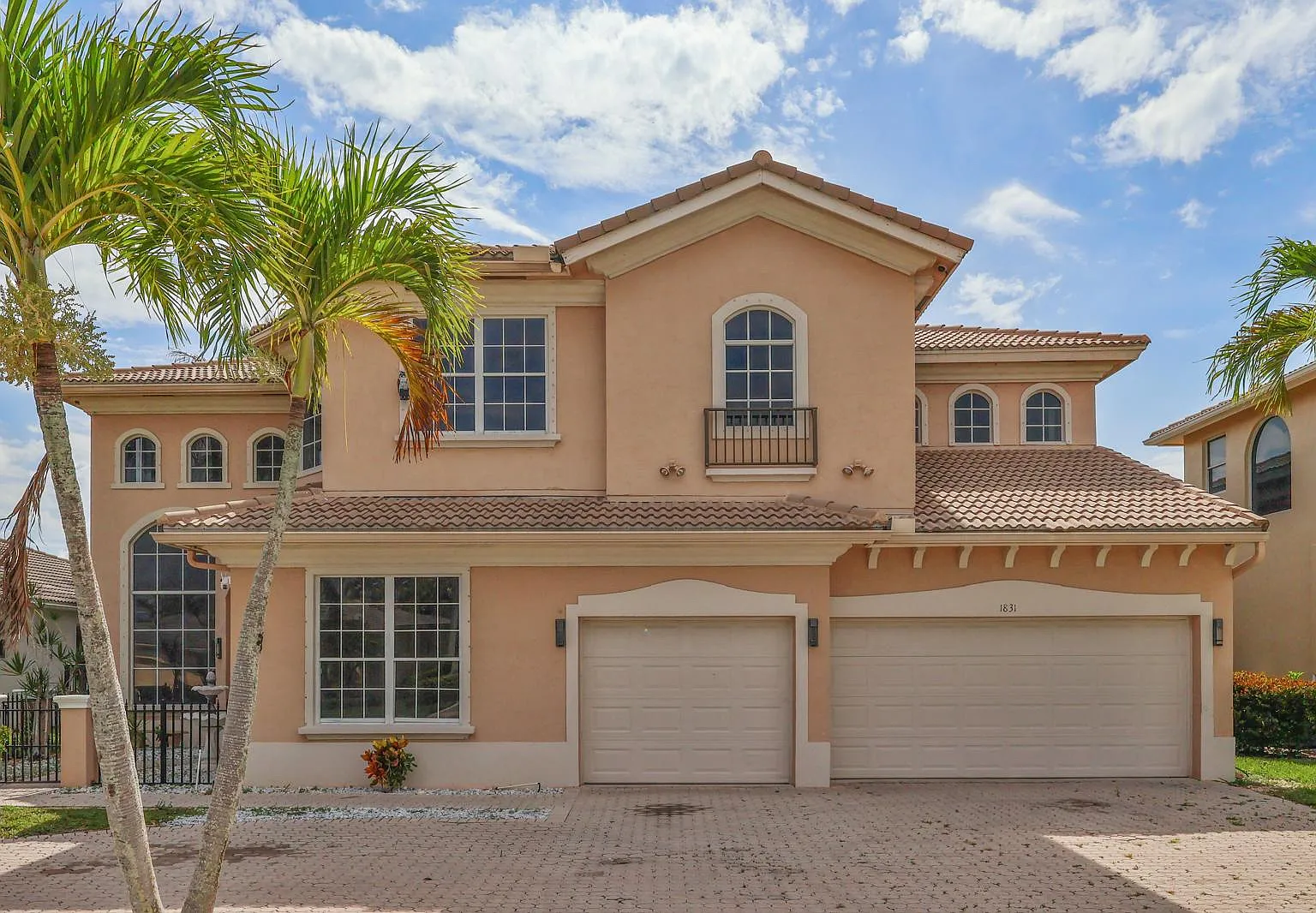 5 bed, 4267 sqft, $8,995 — Photo 2