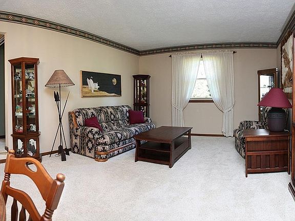 4th image of 4055 Country Place Dr