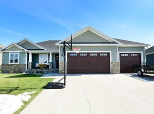 5700 E Prairiewood Dr, Grand Forks, ND 58201