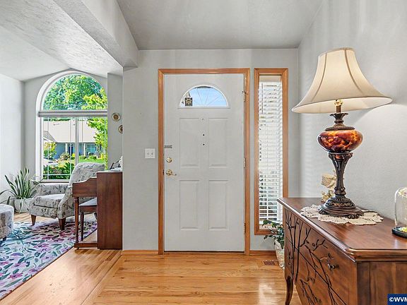 4th image of 3020 20th Ave SE