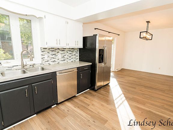 5th image of 3243 Royal Oak Rd
