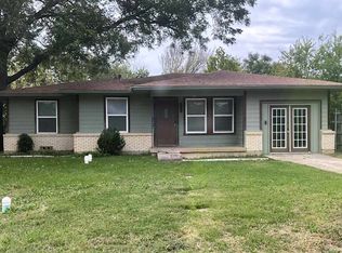 302 N Cherry St, Aubrey, TX 76227