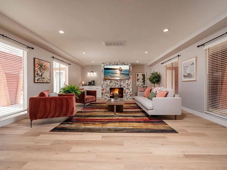 Artista Apartments — Photo 9