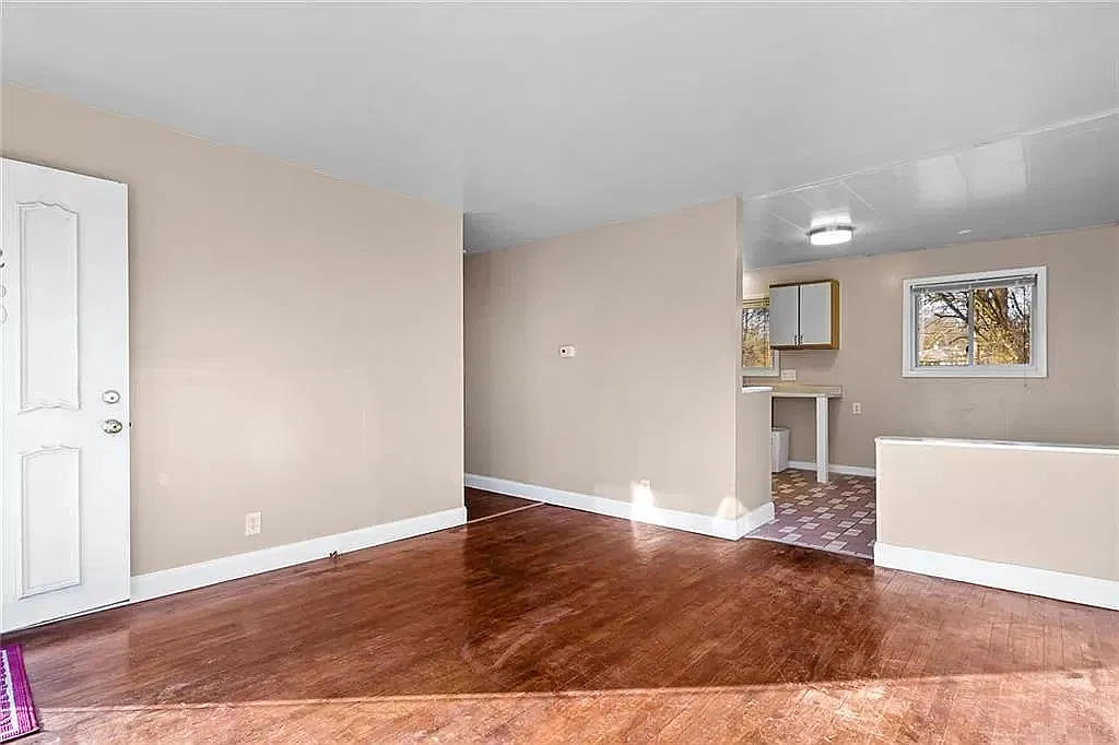 3 bed, 950 sqft, $1,300 — Photo 4