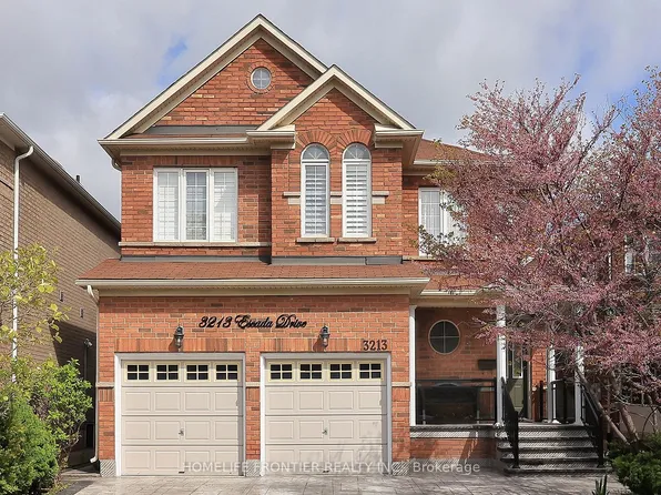 3213 Escada Dr, Mississauga, ON L5M 7V6