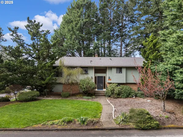 9875 SE Derek Ct, Happy Valley, OR 97086