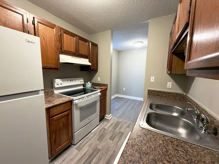 2146 Charles St #6 — Photo 2