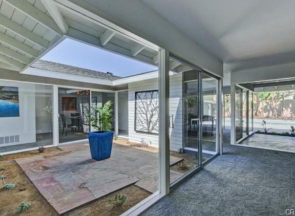Walls of glass everywhere you turn! Eichler would be proud!
