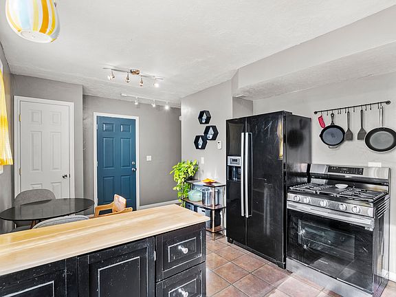 3rd image of 904 39th St
