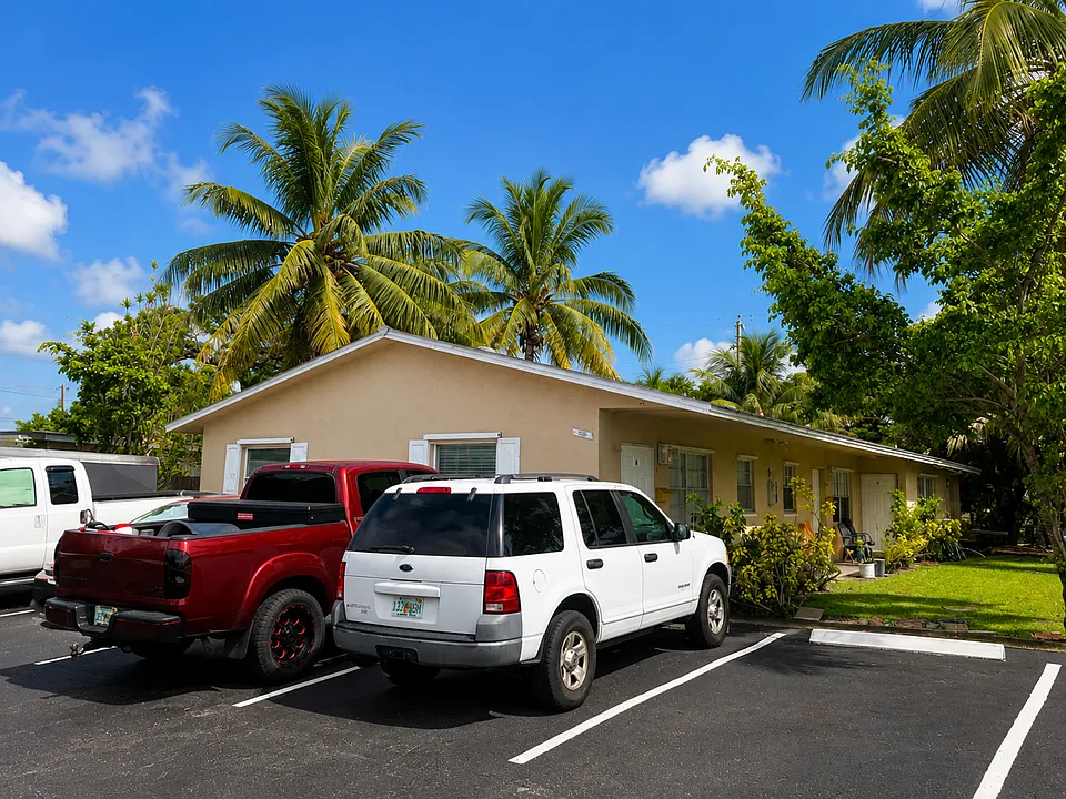 200 NW 43rd Ct