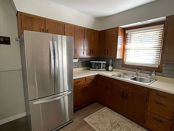 5th image of 612 E Minnesota St