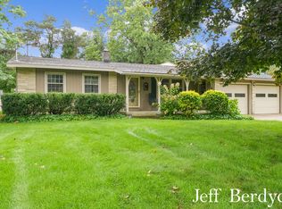 2490 Saratoga Dr NE, Grand Rapids, MI 49525