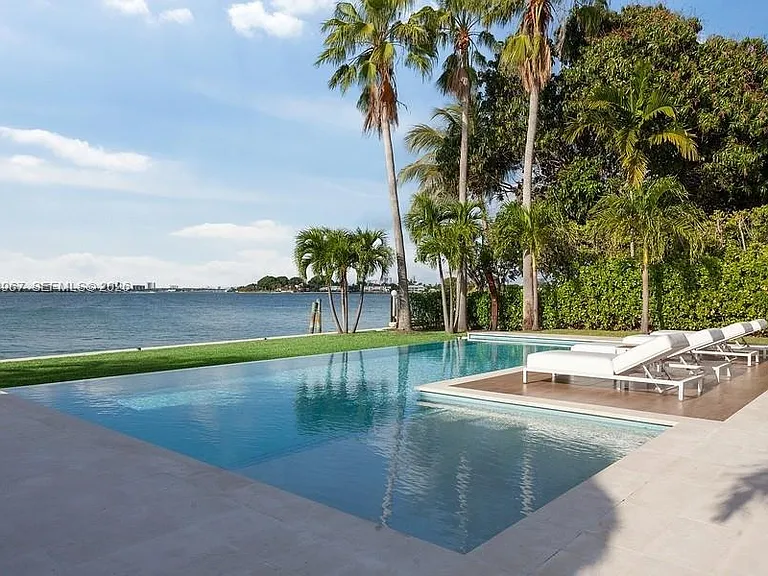 7972 Biscayne Point Cir — Photo 1