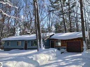 10254 Wildwood Rd, Interlochen, MI 49643