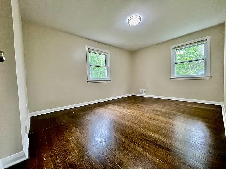 65 S Ashby Ave — Photo 10