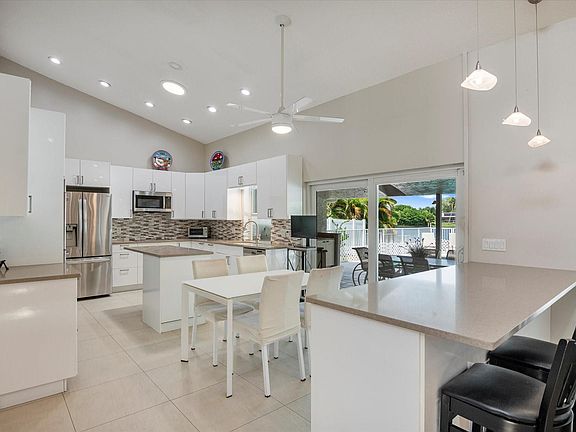 4th image of 1024 NW 99th Avenue