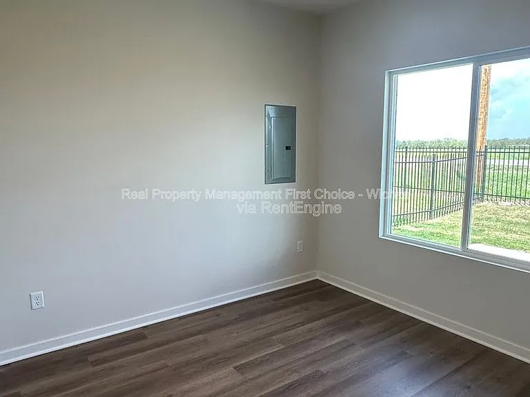 138 N Gowen St — Photo 18