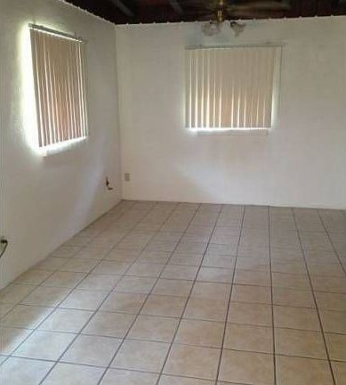 3rd image of 2935 N Estrella Ave
