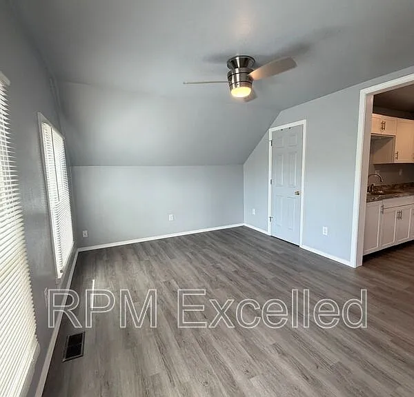 717 W Stewart #C — Photo 12