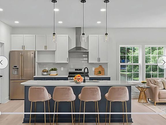 3rd image of 229 Hickory Glen Ln