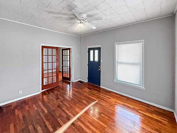 5th image of 120 Blakely Ave