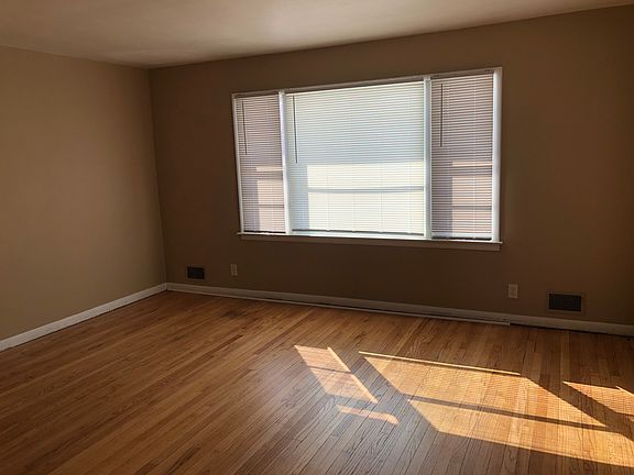 2nd image of 2303 Elm St