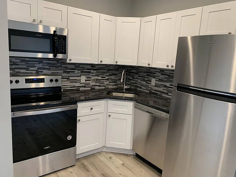 517 S 42nd St #6 — Photo 9