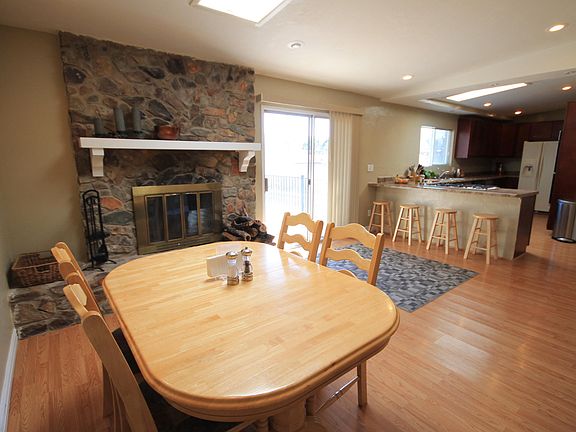 5th image of 1816 Carmelita Dr