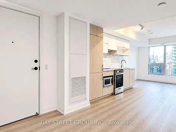 4th image of 100 Queen St E #1817