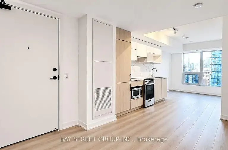 100 Queen St E #1817 — Photo 4