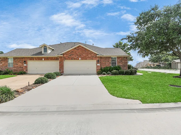 8624 Sunset Loch Dr — Photo 37