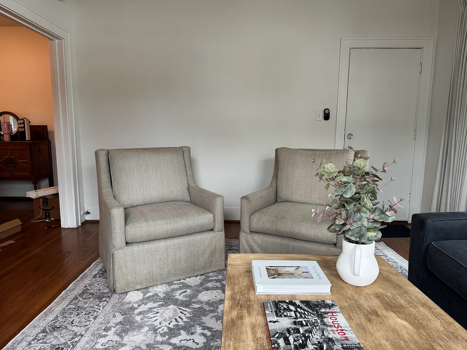 1 bed, 850 sqft, $1,750 — Photo 2