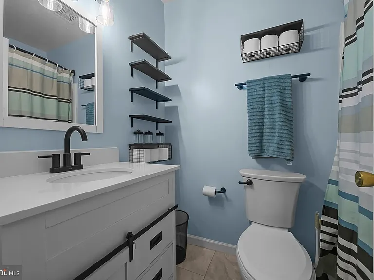 Full Bathroom #2