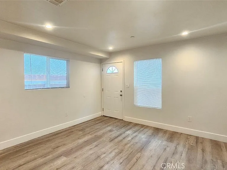 10962 Avalon Blvd — Photo 22