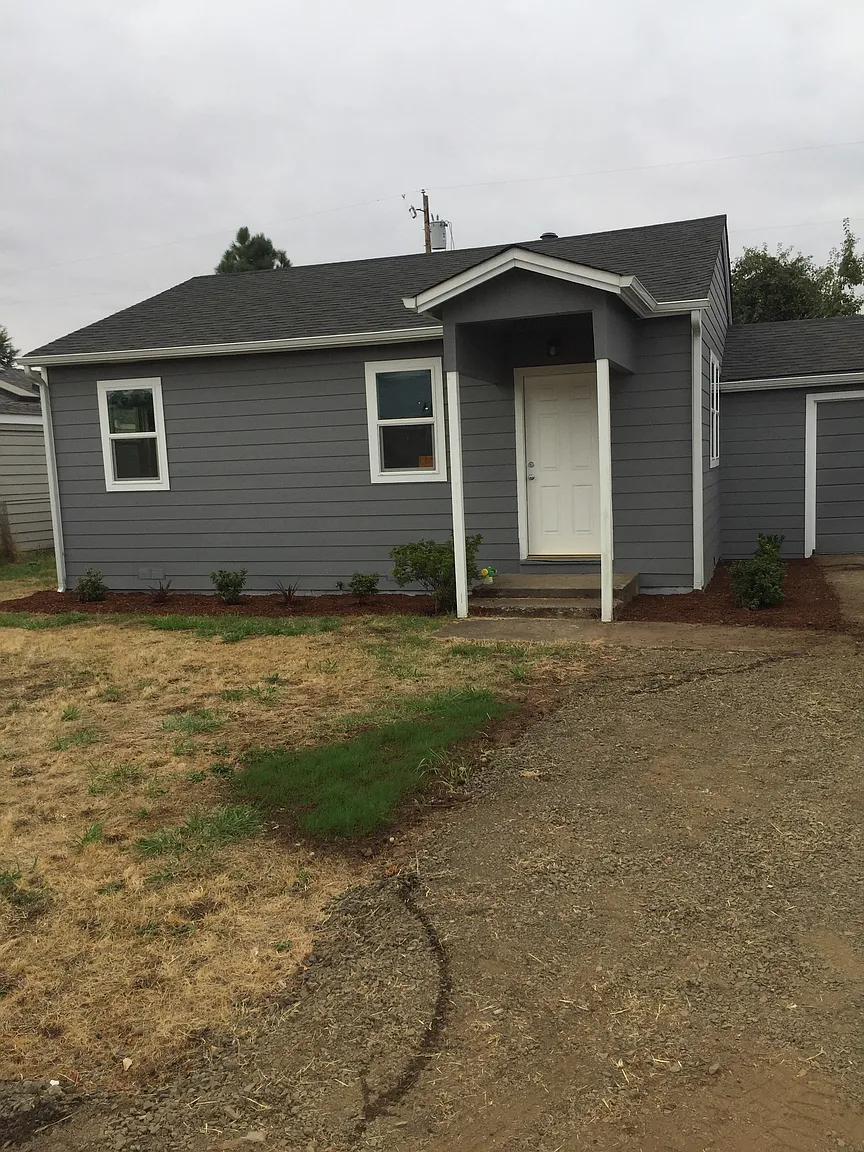 3210 Knox Butte Ave NE photo 1