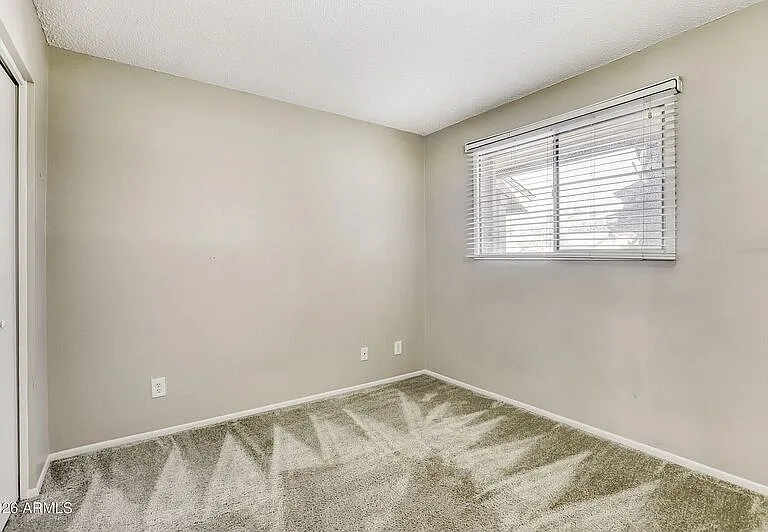 921 E Campus Dr — Photo 4