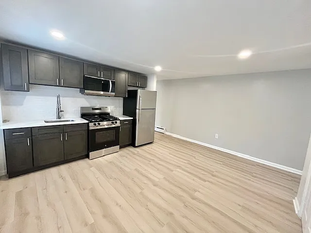 708 N Franklin St #3 — Photo 11