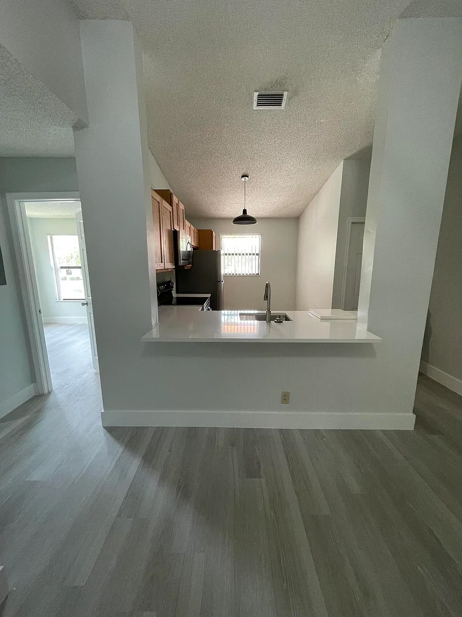 Building Photo - 3350 Jaywood Ter #J221