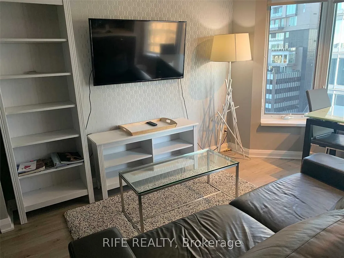Building Photo - 155 Yorkville Ave #1709