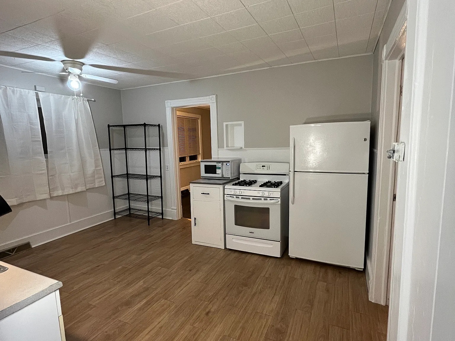 2 bed, $1,100 — Photo 3