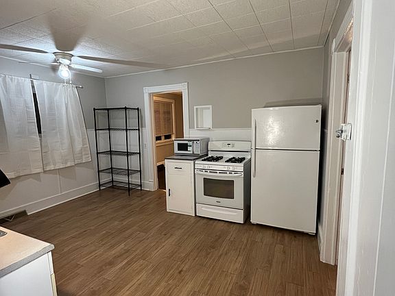 3rd image of 942 W 2nd St #1