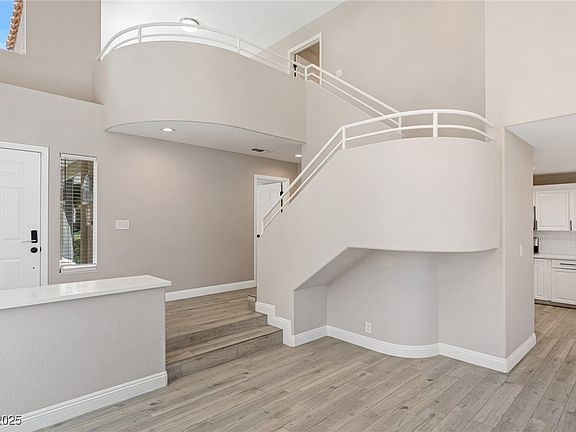 5th image of 8481 Heather Downs Dr