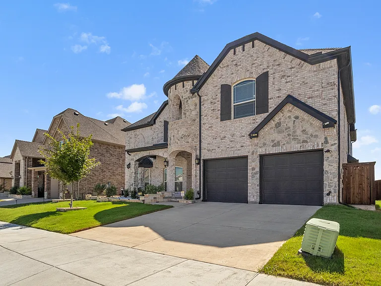 1708 Ordonez Dr — Photo 2